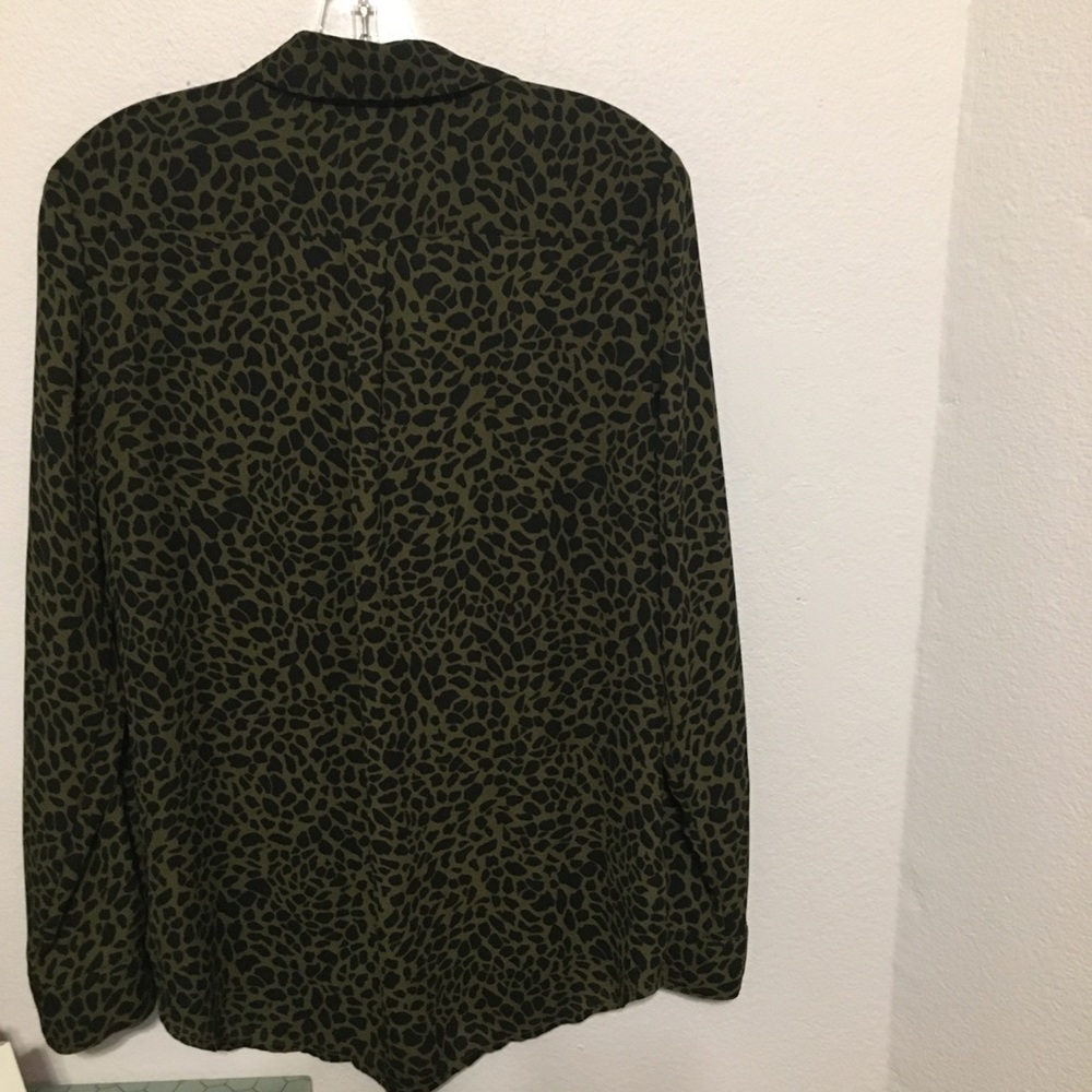 Green & black leopard print tan sleeves blouse. LH - Picture 4 of 4